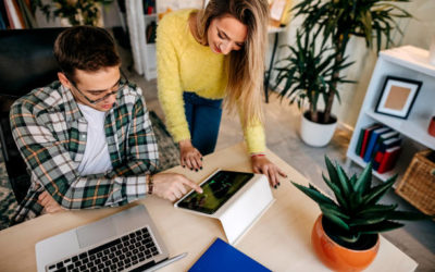 Quels Sont les Éléments Clés pour Créer un Site Web Qui Se Démarque dans l’Industrie Numérique?
