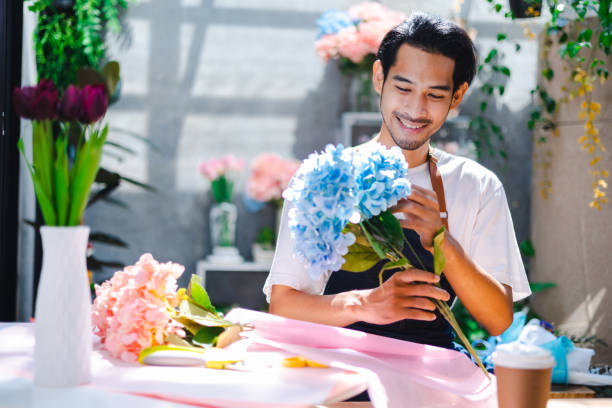 Comment la gestion des réseaux sociaux influence-t-elle le SEO pour les fleuristes à Lyon ?