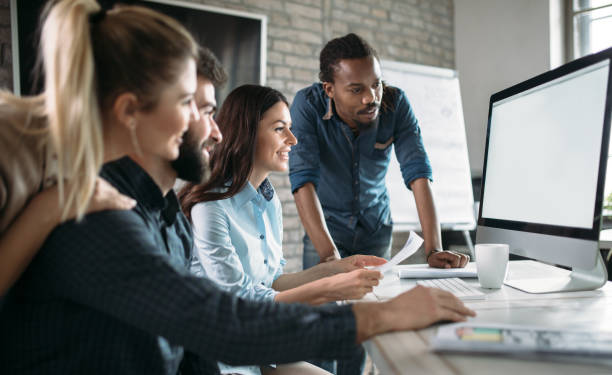 le développement d'une stratégie digitale par une Agence digitale ingénieur Lyon suit un processus méthodique et structuré.