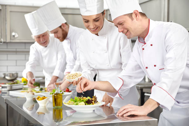 Chefs in kitchen agence SEO cuisiniste à Lyon