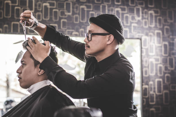 Agence web coiffeur Lyon, les coiffeurs sont confrontés à un paysage concurrentiel dans lequel le marketing digital joue un rôle crucial.