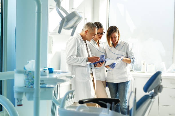 Comment l’agence aide-t-elle les dentistes à Lyon à rester conformes aux réglementations en matière de confidentialité des données numériques?