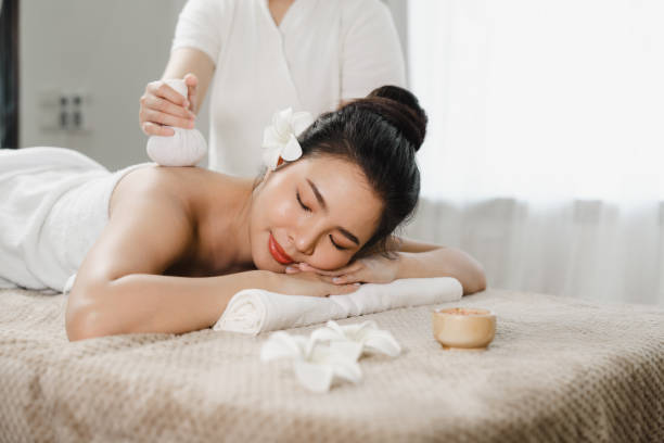 Personnalisation des Massages en Fonction de l’Emploi du Temps de Compétition en tant que Joueur de Tennis par l’ agence digitale masseurs à Lyon