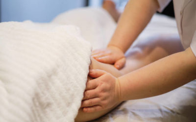 Quelles sont les principales différences entre un massage standard et un massage pour les joueurs de tennis selon Agence SEO masseur à Lyon?