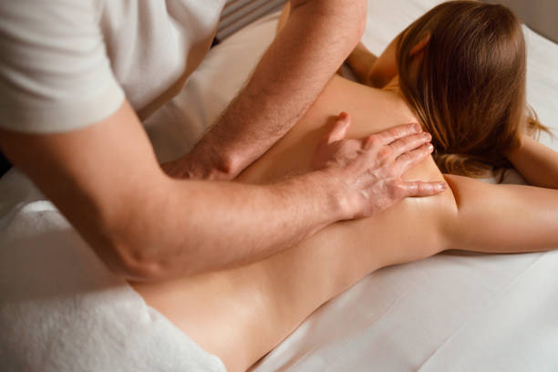 À quelle fréquence devrais-je recevoir des massages en tant que joueur de tennis selon Agences web masseur a lyon?