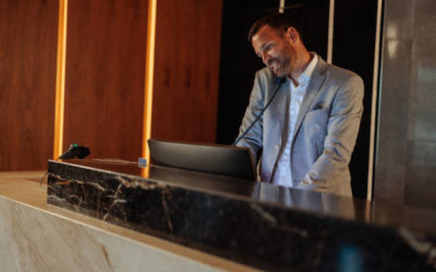 Comment une agence web peut-elle aider un hôtel à Lyon à gérer efficacement ses avis en ligne ?