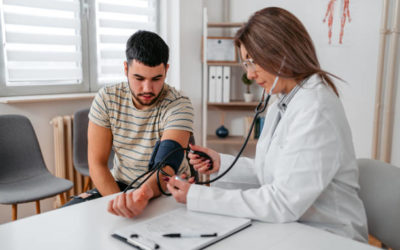 Quels réseaux sociaux sont les plus efficaces pour les médecins généralistes et comment les gérer efficacement ?