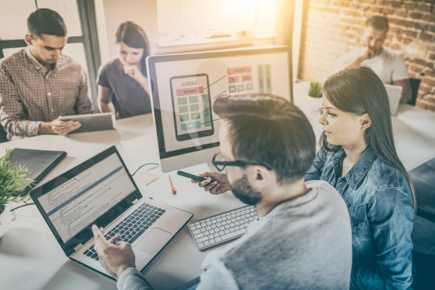 Designers man drawing website ux app development. User experience concept. agence web Hôtel-de-Ville