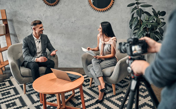 Quelle est la meilleure façon de structurer une interview entreprise pour capter l’attention du public ?