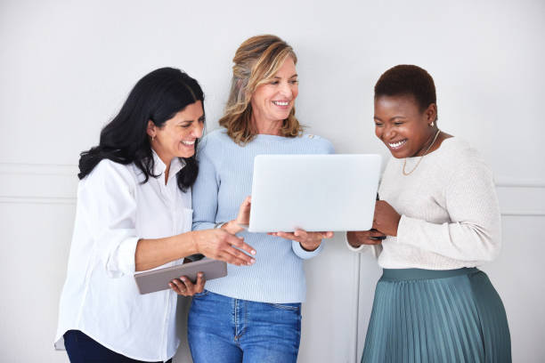 AGENCY WEB 45 Pour réussir la création site internet Paris, il est conseillé de faire appel à des professionnels capables de combiner esthétique