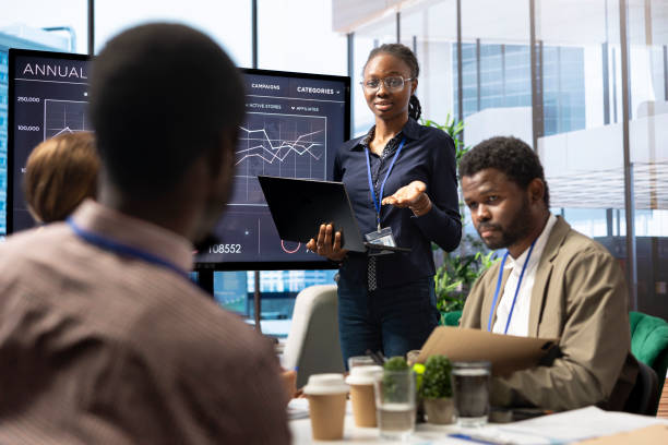 Dans une stratégie digitale globale, Community Management Paris n’est pas simplement un outil de communication. Il s’agit d’un levier stratégique permettant d’atteindre des objectifs précis tels que l’acquisition