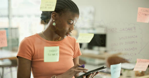 un audit RGPD Paris approfondi met en lumière les failles réelles, qu’elles soient techniques, organisationnelles ou humaines. De plus, il aboutit à des recommandations concrètes et hiérarchisées,