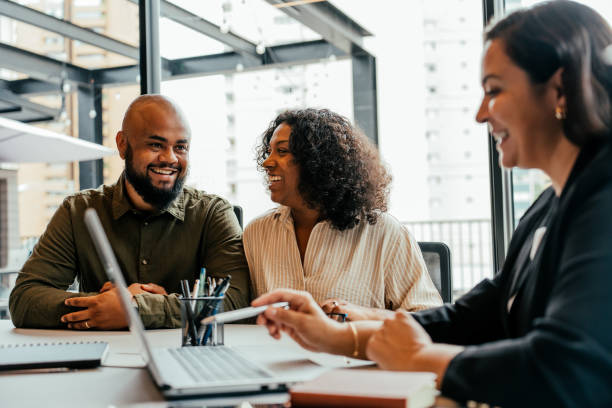 Identité visuelle entreprise Lyon:  Comment mesurer l’impact puissant d’une identité visuelle entreprise Lyon en 6 KPI ?